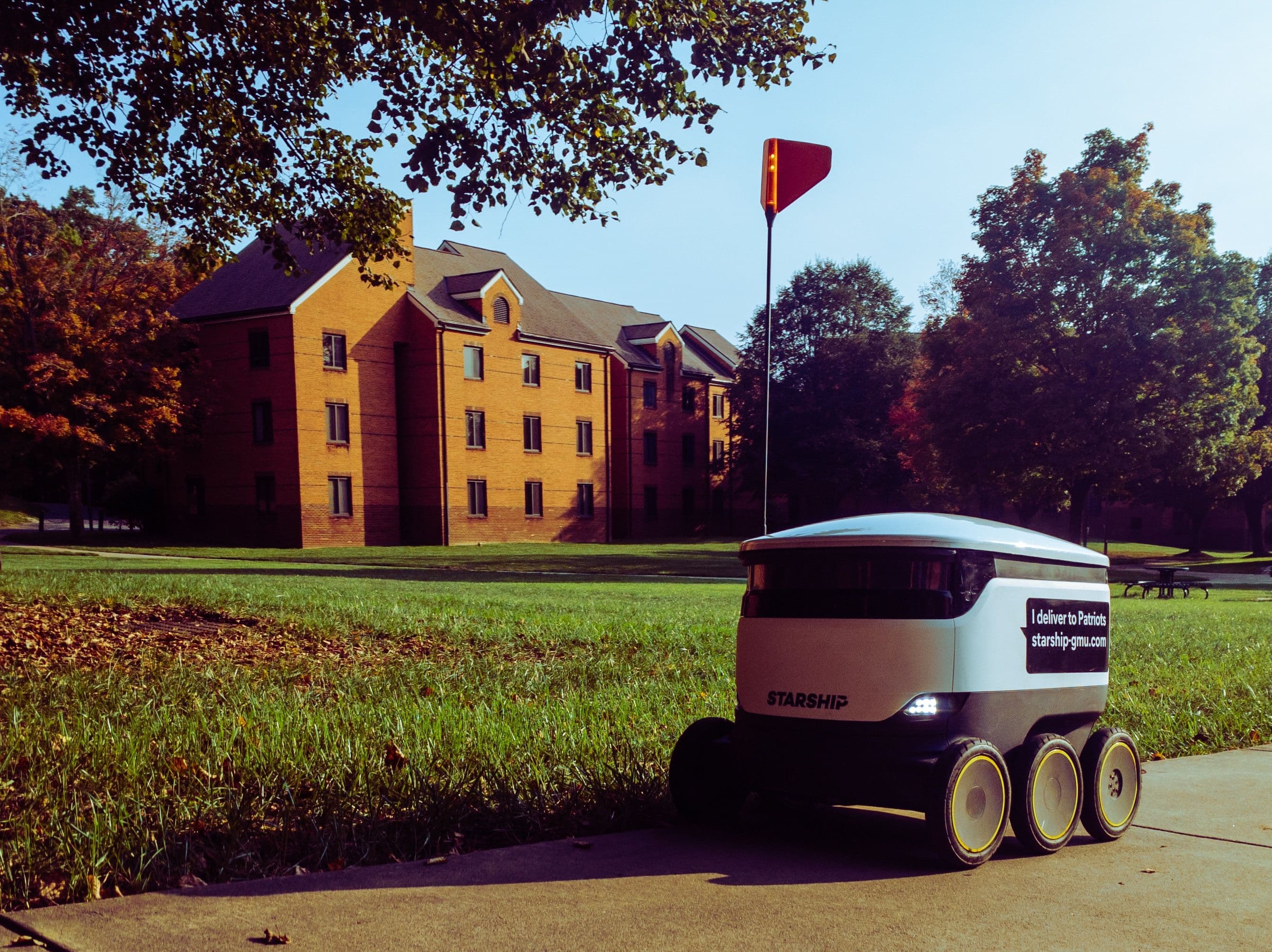 LexxPluss, a robotic delivery startup, raises 1.45 billion yen to expand into the U.S.