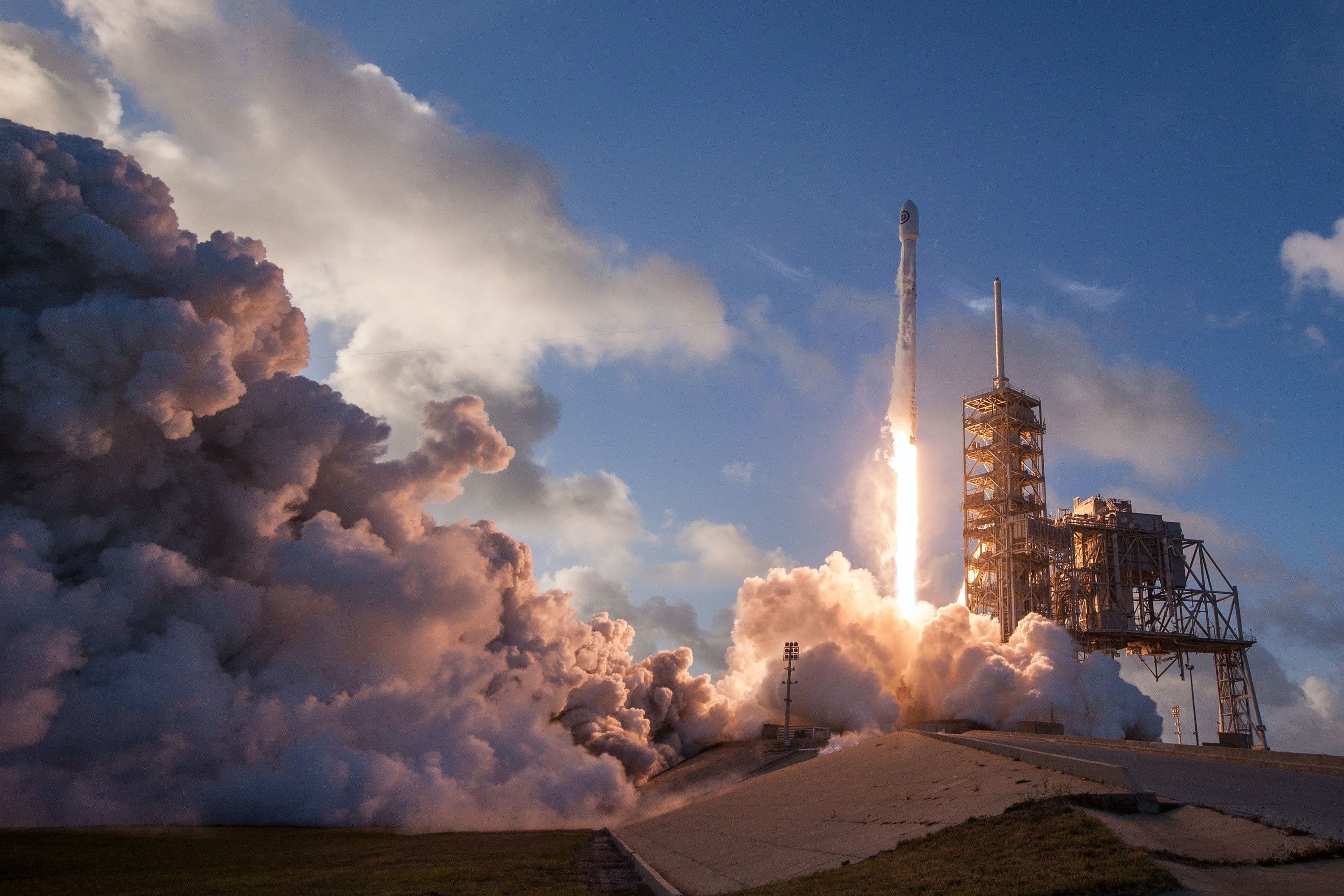 Space at half the cost. Two companies cooperate in the development of a new rocket.